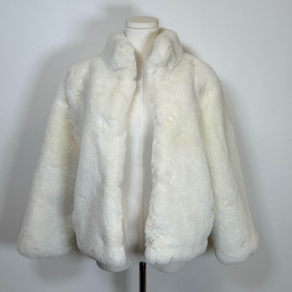 NWOT Pretty Rugged | White Reversible Faux Fur Bomber Jacket Women’s Size Small